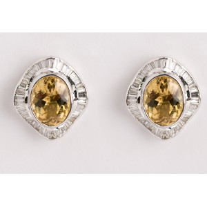 Gemstone gold earring